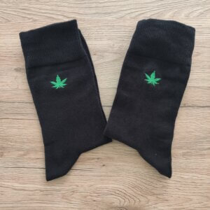 1 Paar Hanf-Socken in deiner Wunschfarbe bestickt